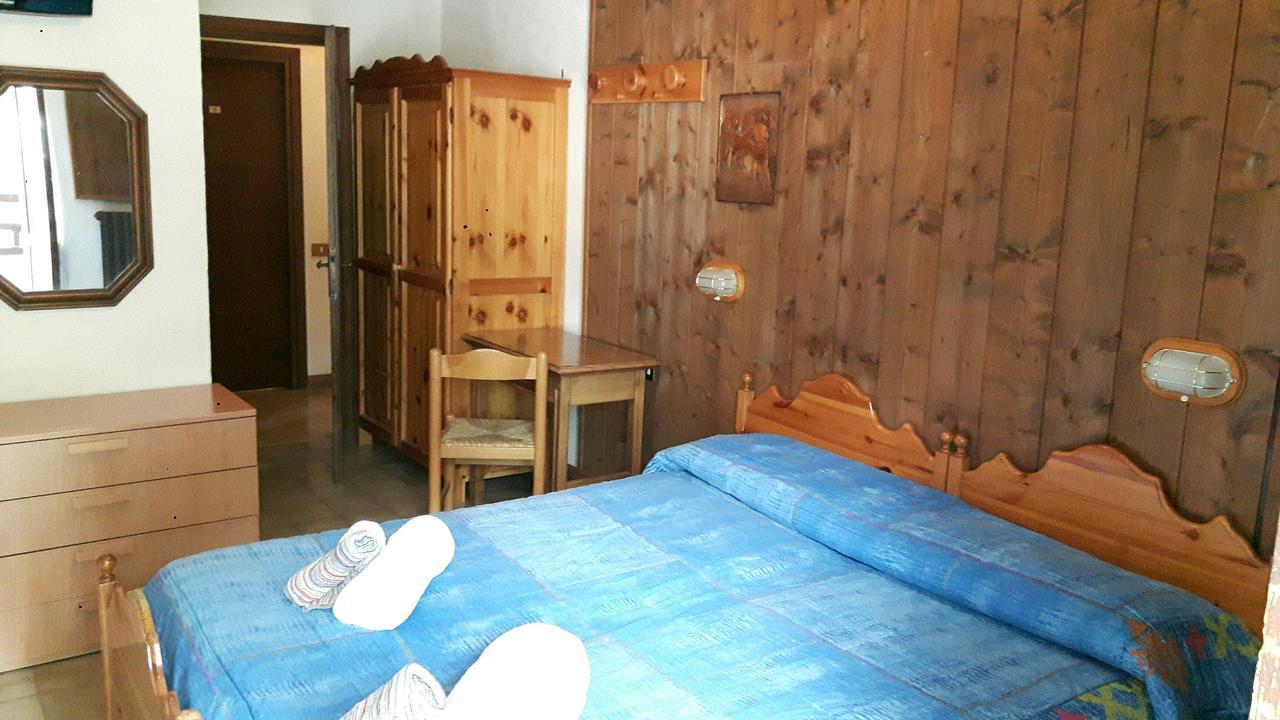 Casa Alpina De Filippi Hotel Macugnaga Exterior foto